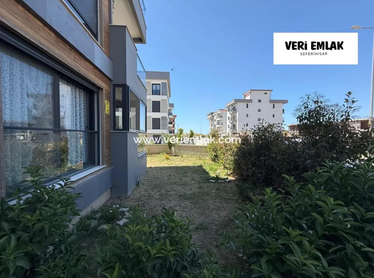 Stylish 2 1 Flat With Separate Kitchen, Glass Balcony And Natural Gas In Camikebir Neighborhood