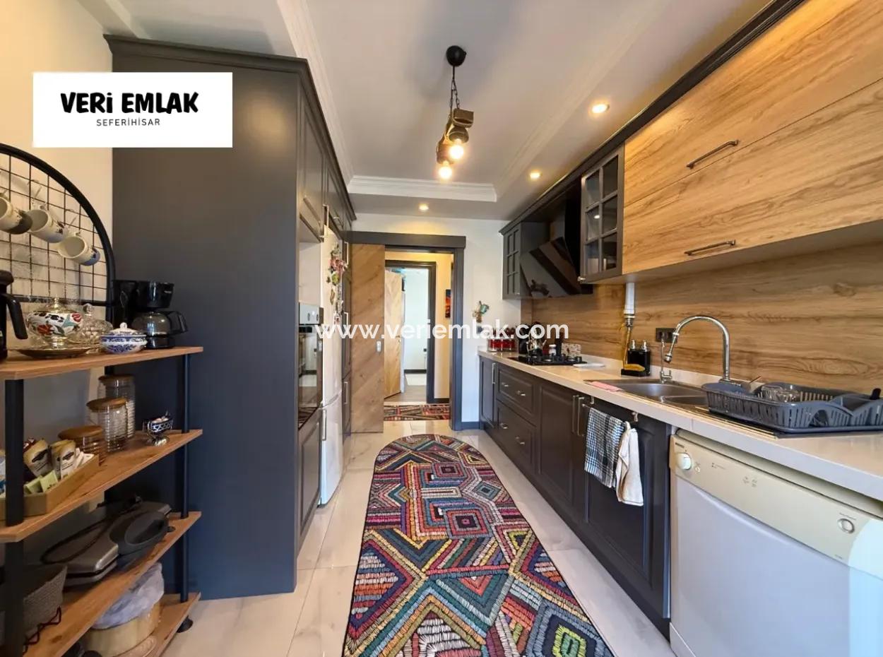 Stylish 2 1 Flat With Separate Kitchen, Glass Balcony And Natural Gas In Camikebir Neighborhood
