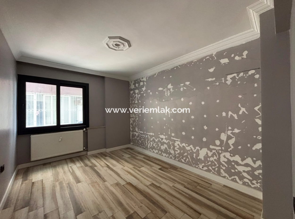 Empty 1St Floor Empty Flat For Sale With Parking Lot In Alsancak Şaireşref!