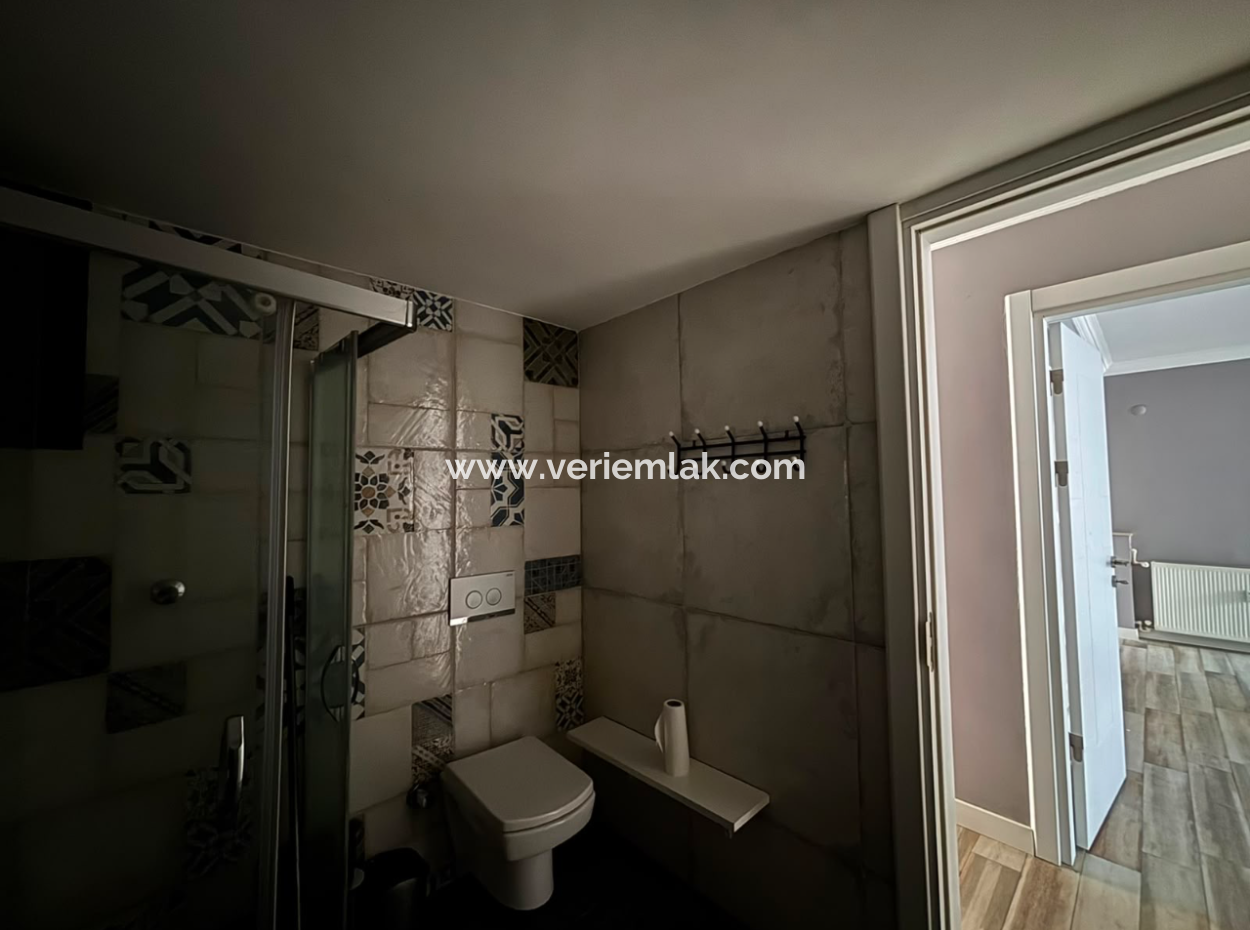 Empty 1St Floor Empty Flat For Sale With Parking Lot In Alsancak Şaireşref!