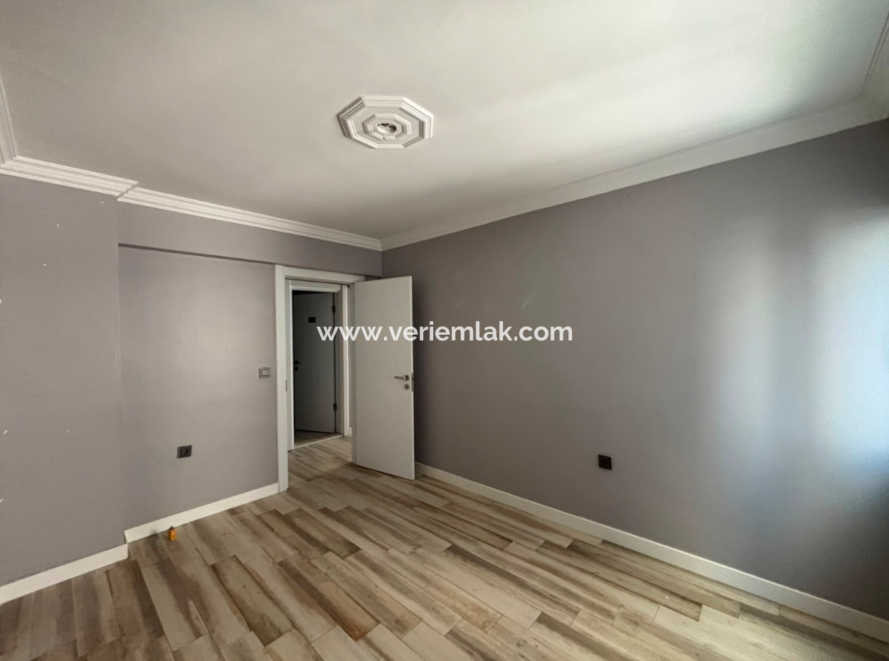 Empty 1St Floor Empty Flat For Sale With Parking Lot In Alsancak Şaireşref!