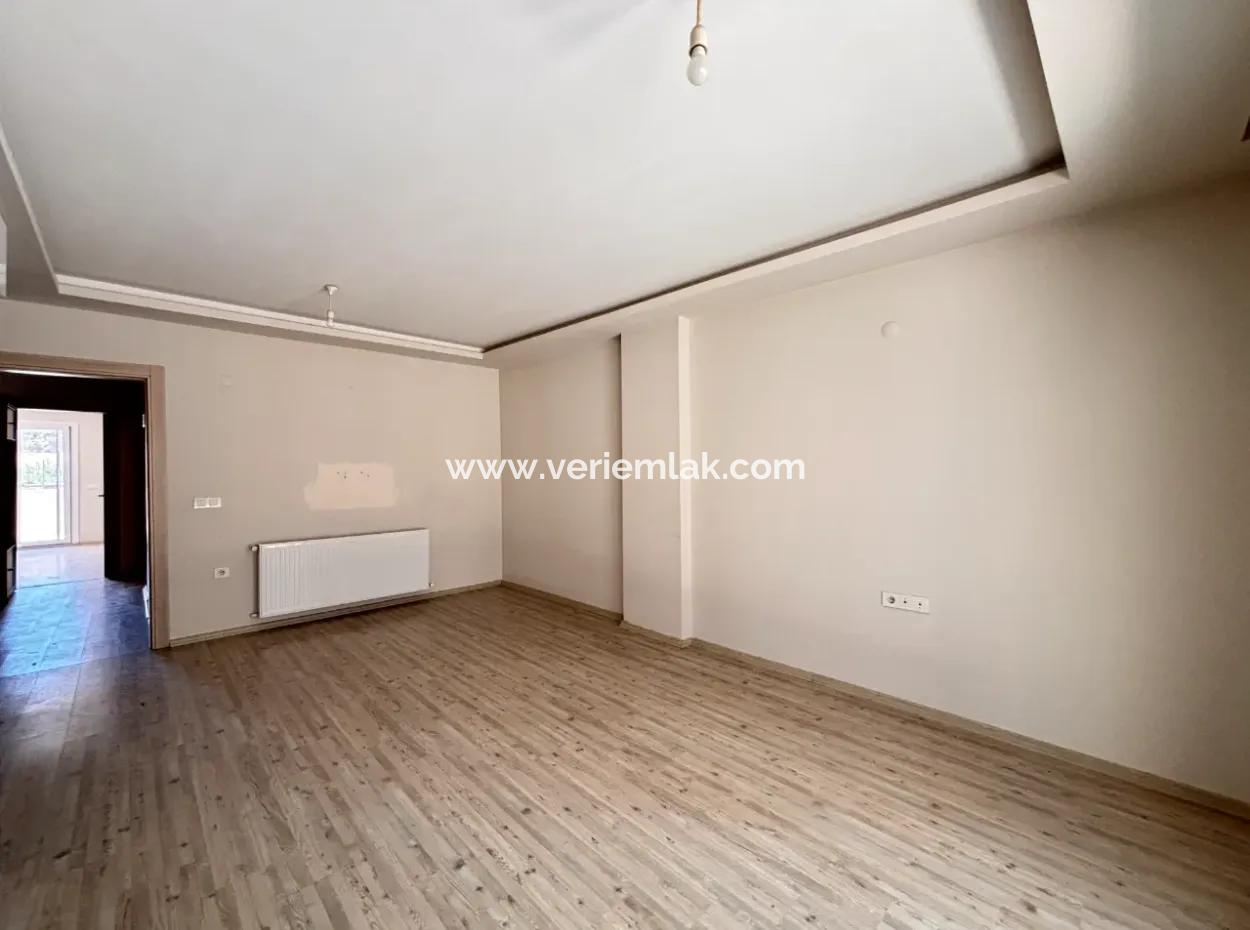 Spacious 2 1 Flat For Sale With Terrace And Balcony In Çolakibrahimbey Neighborhood
