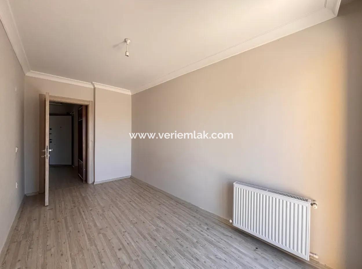 Spacious 2 1 Flat For Sale With Terrace And Balcony In Çolakibrahimbey Neighborhood