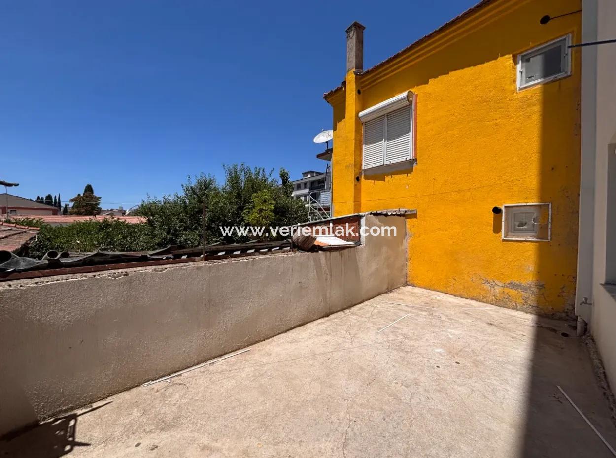 Spacious 2 1 Flat For Sale With Terrace And Balcony In Çolakibrahimbey Neighborhood