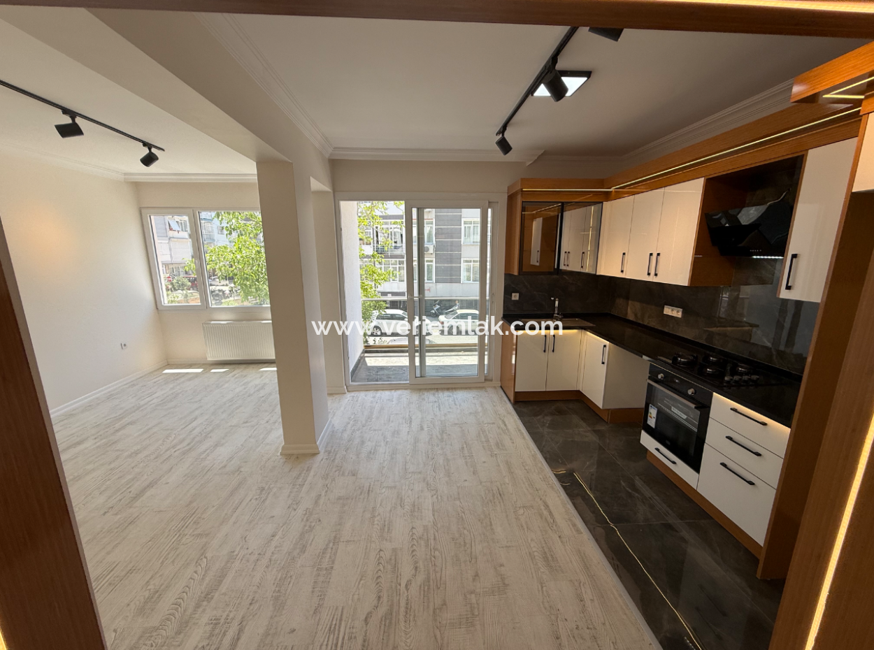 Fully Renovated Mezzanine Floor With Parking Lot Next To Göztepe Stadium In Güzelyali