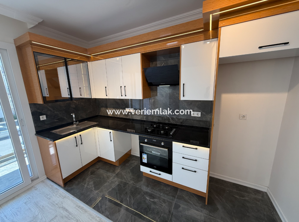 Fully Renovated Mezzanine Floor With Parking Lot Next To Göztepe Stadium In Güzelyali