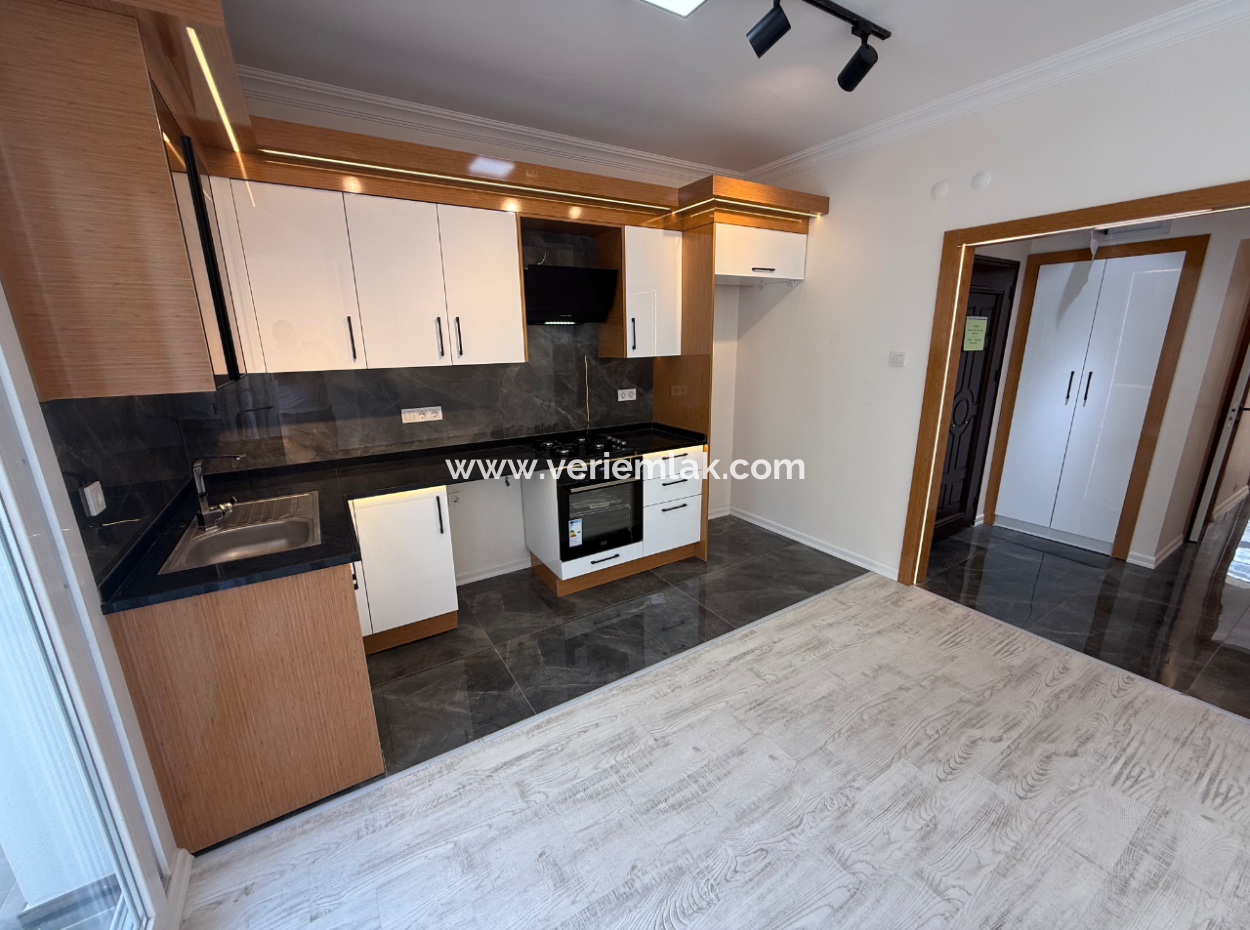Fully Renovated Mezzanine Floor With Parking Lot Next To Göztepe Stadium In Güzelyali