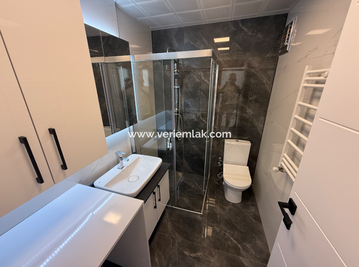 Fully Renovated Mezzanine Floor With Parking Lot Next To Göztepe Stadium In Güzelyali