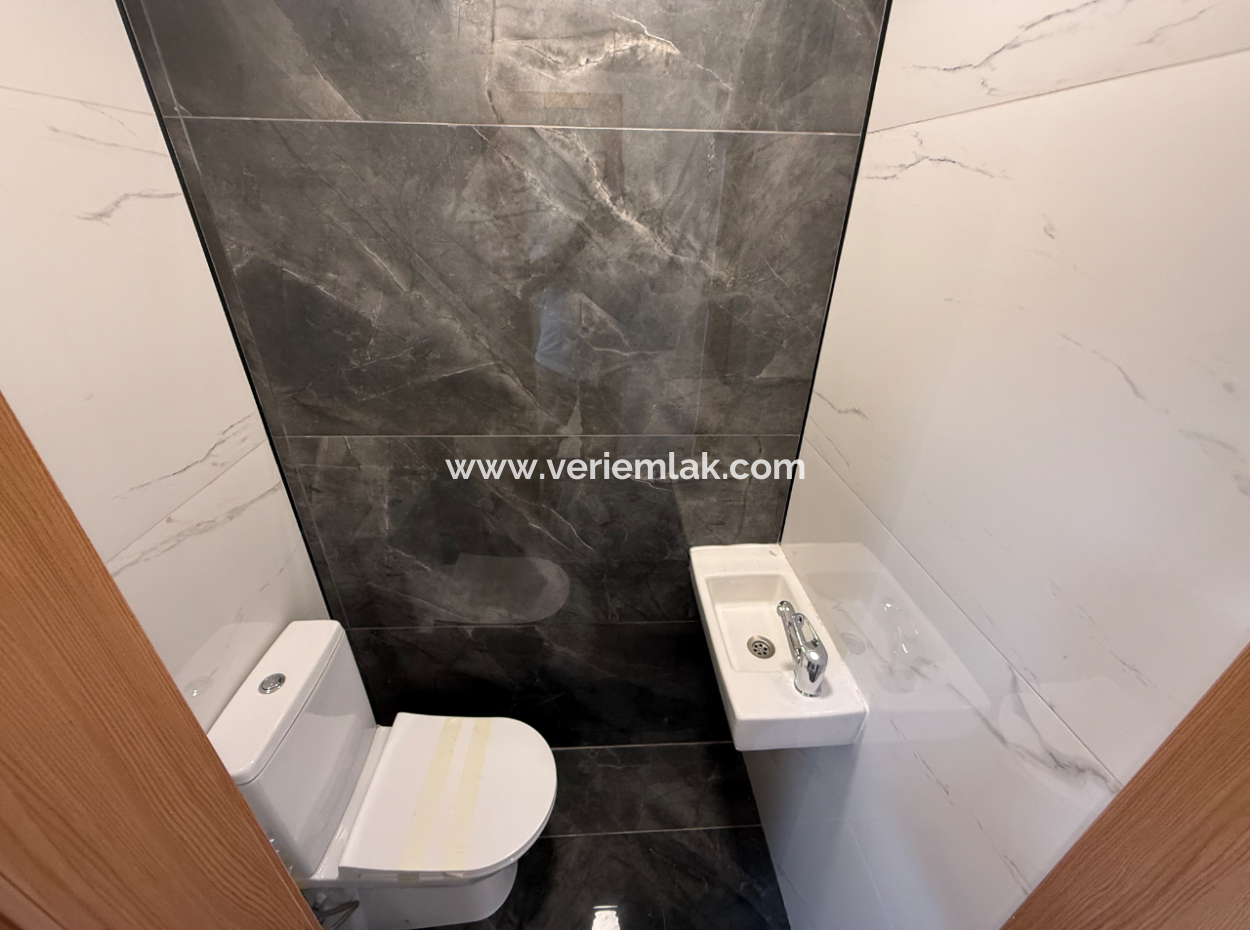 Fully Renovated Mezzanine Floor With Parking Lot Next To Göztepe Stadium In Güzelyali