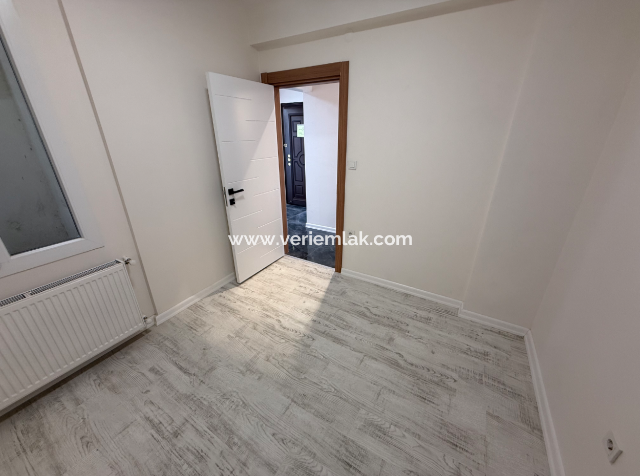 Fully Renovated Mezzanine Floor With Parking Lot Next To Göztepe Stadium In Güzelyali