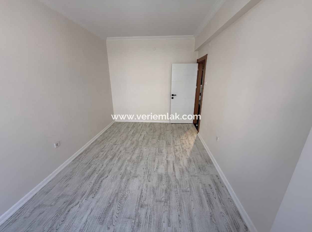 Fully Renovated Mezzanine Floor With Parking Lot Next To Göztepe Stadium In Güzelyali