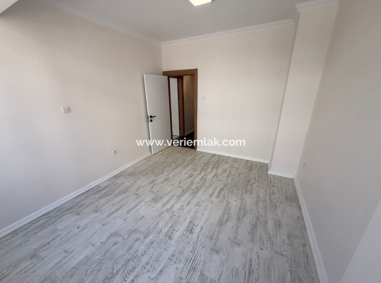 Fully Renovated Mezzanine Floor With Parking Lot Next To Göztepe Stadium In Güzelyali