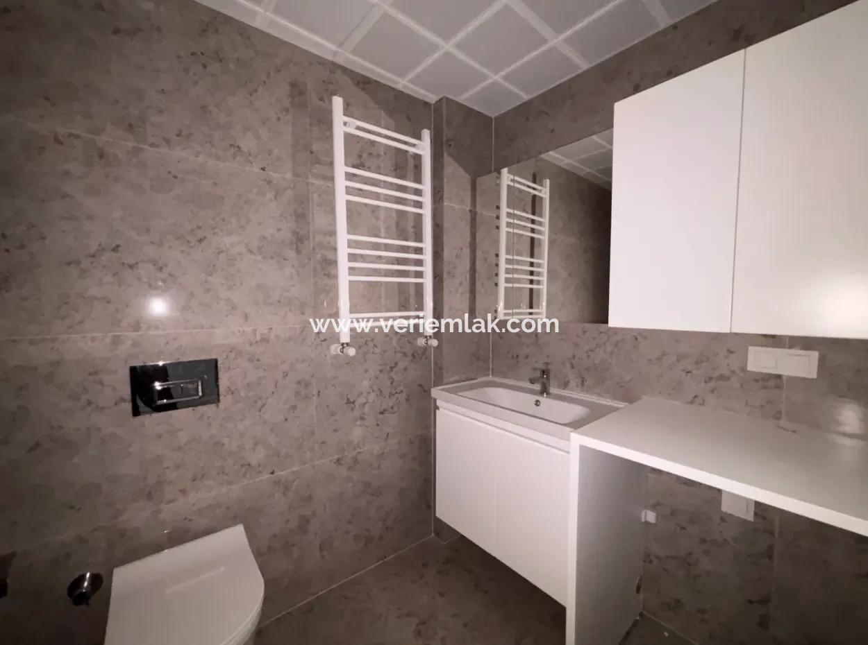 2 1 Apartment For Sale In The City Center With Indoor Parking, Elevator And Balcony