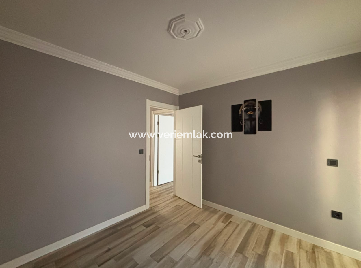 Empty 1St Floor 135M2 Flat For Sale With Parking Lot In Alsancak Şair Eşref