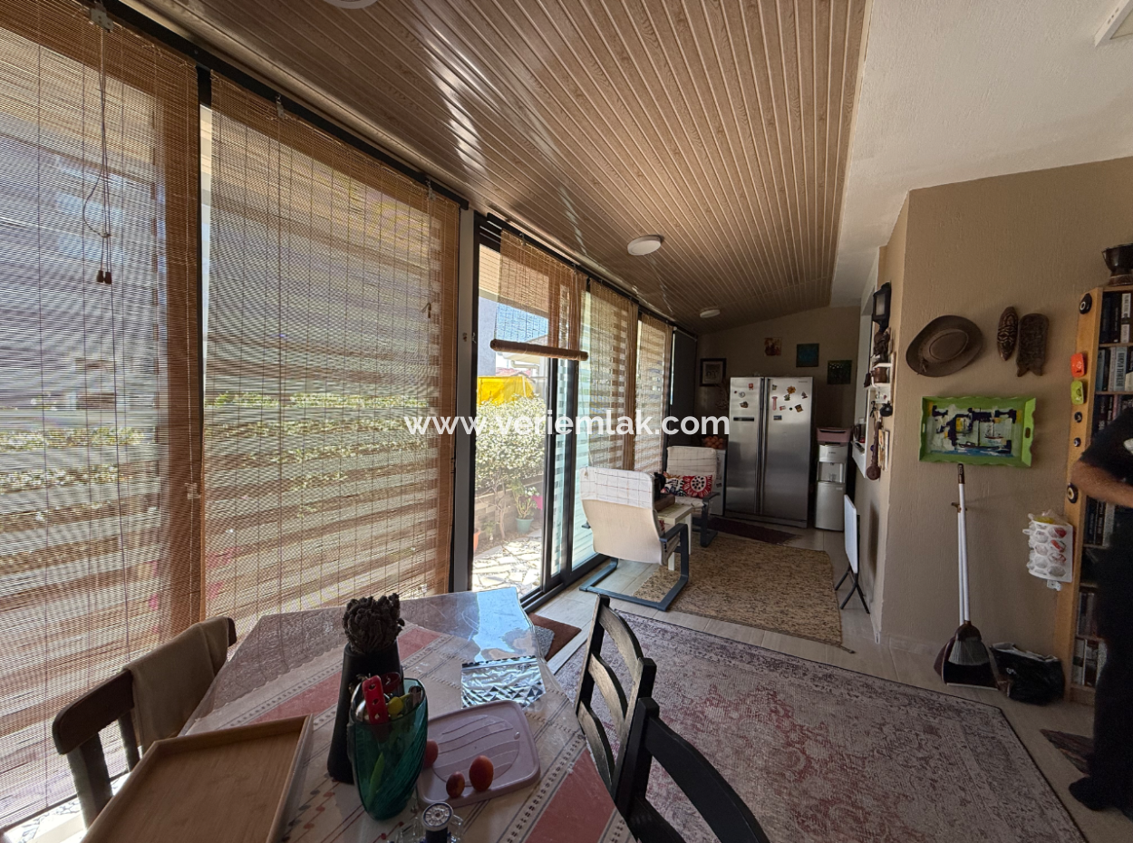 Villa Offering Comfortable And Pleasant Living Space In Seferihisar Akarca