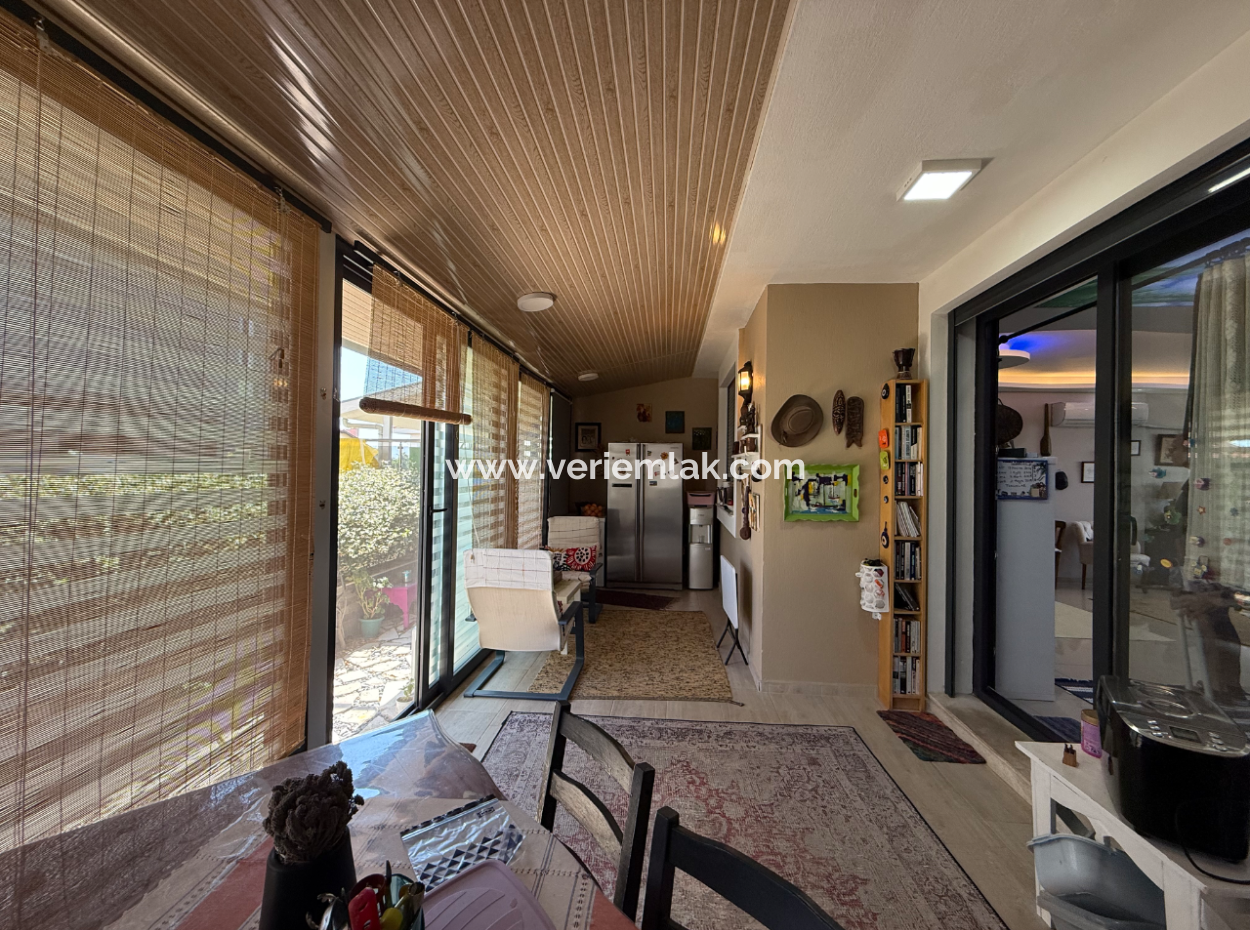 Villa Offering Comfortable And Pleasant Living Space In Seferihisar Akarca