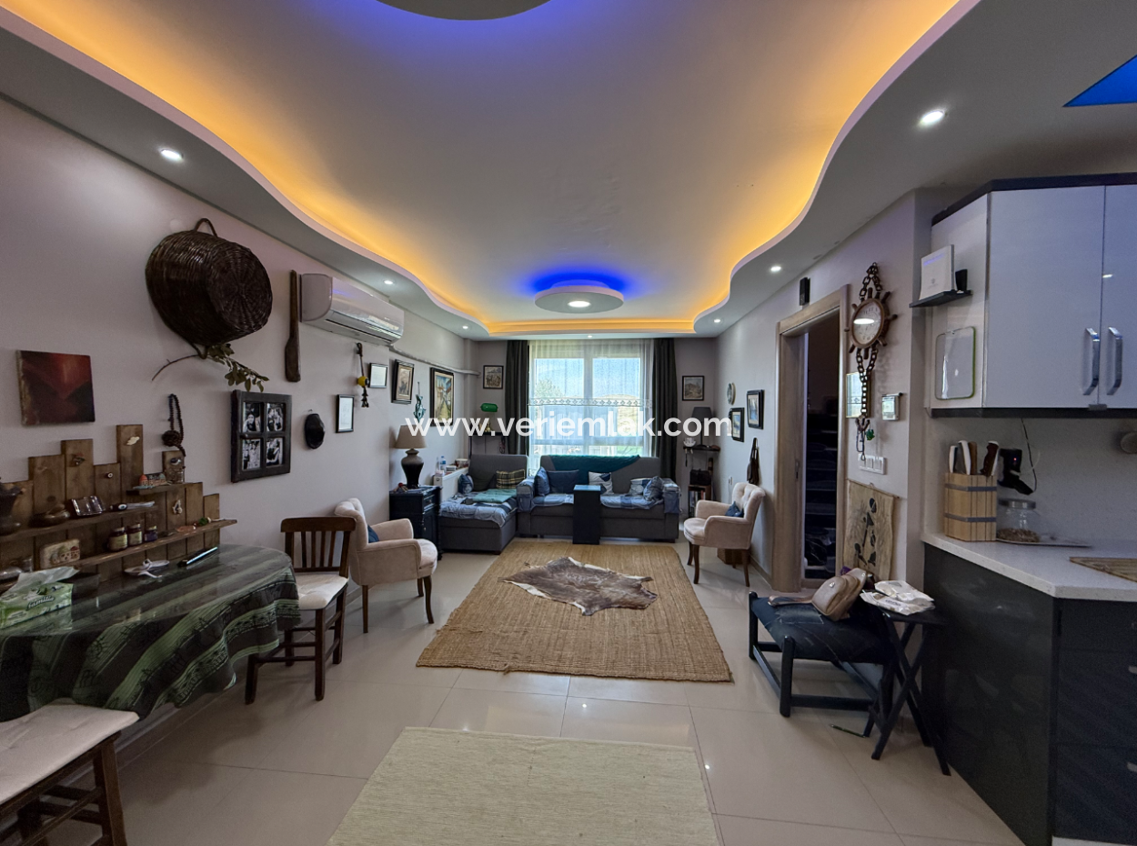 Villa Offering Comfortable And Pleasant Living Space In Seferihisar Akarca