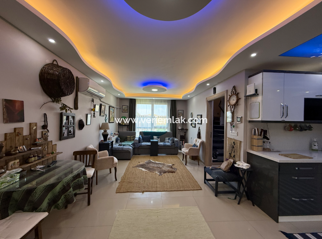 Villa Offering Comfortable And Pleasant Living Space In Seferihisar Akarca