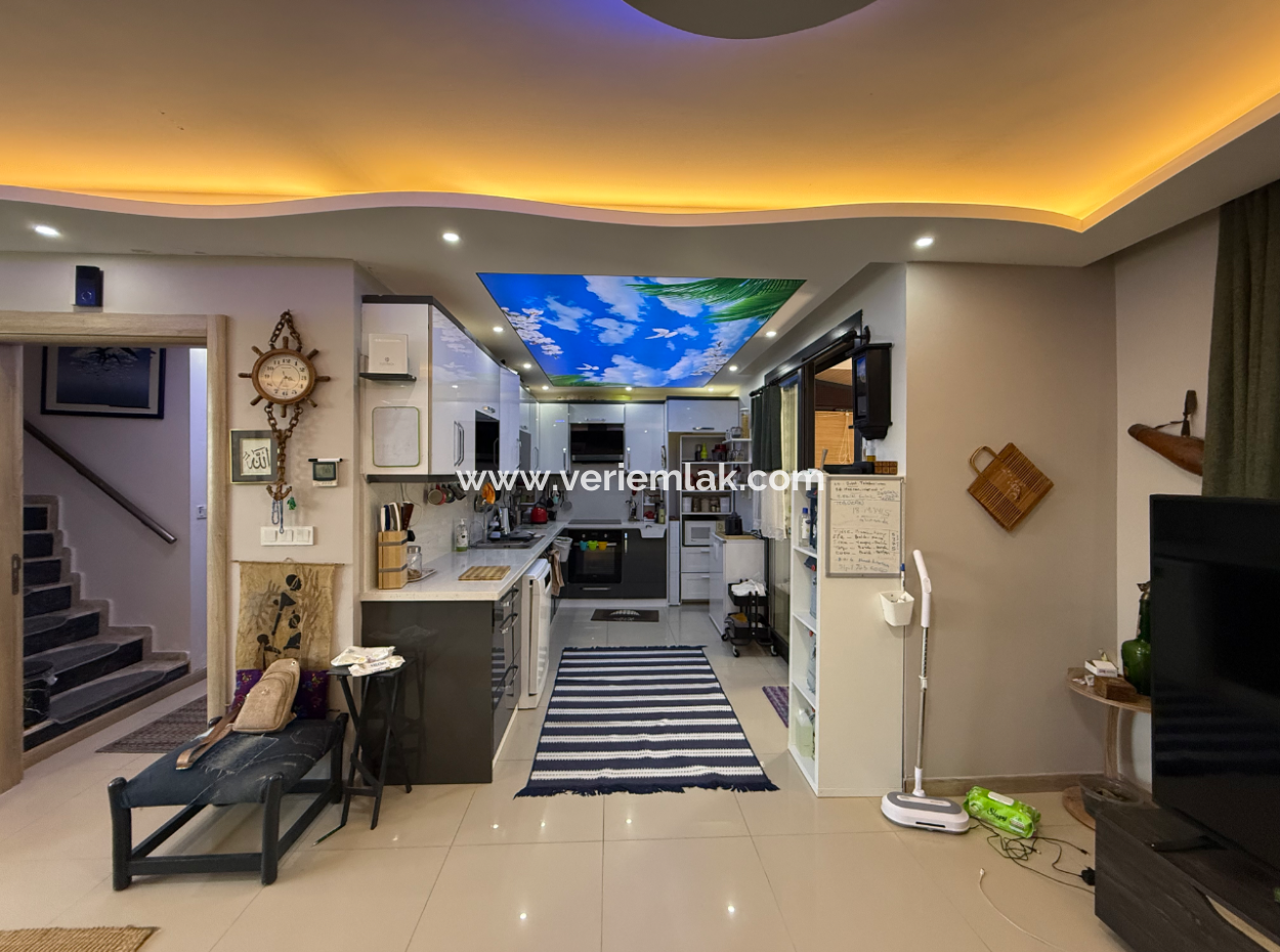 Villa Offering Comfortable And Pleasant Living Space In Seferihisar Akarca