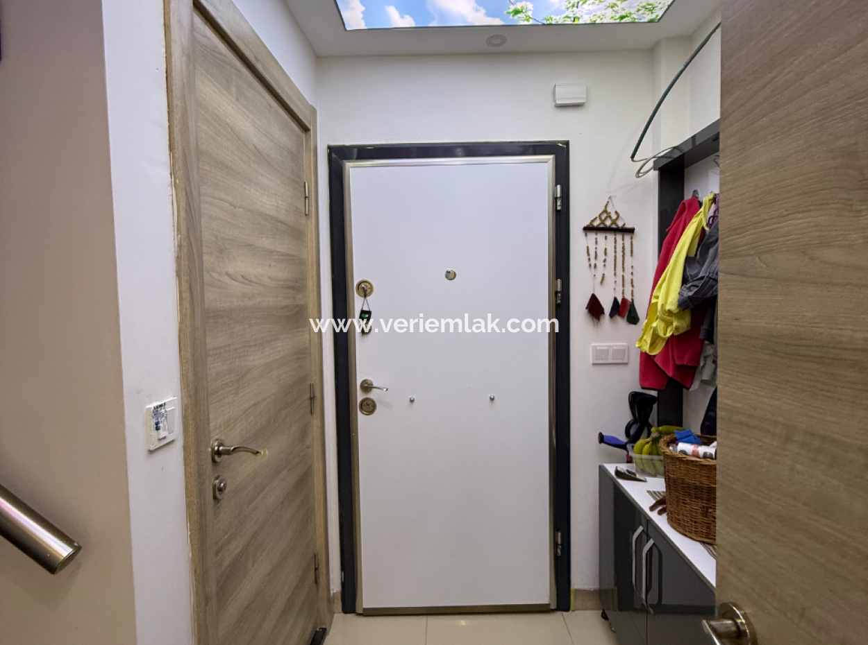 Villa Offering Comfortable And Pleasant Living Space In Seferihisar Akarca