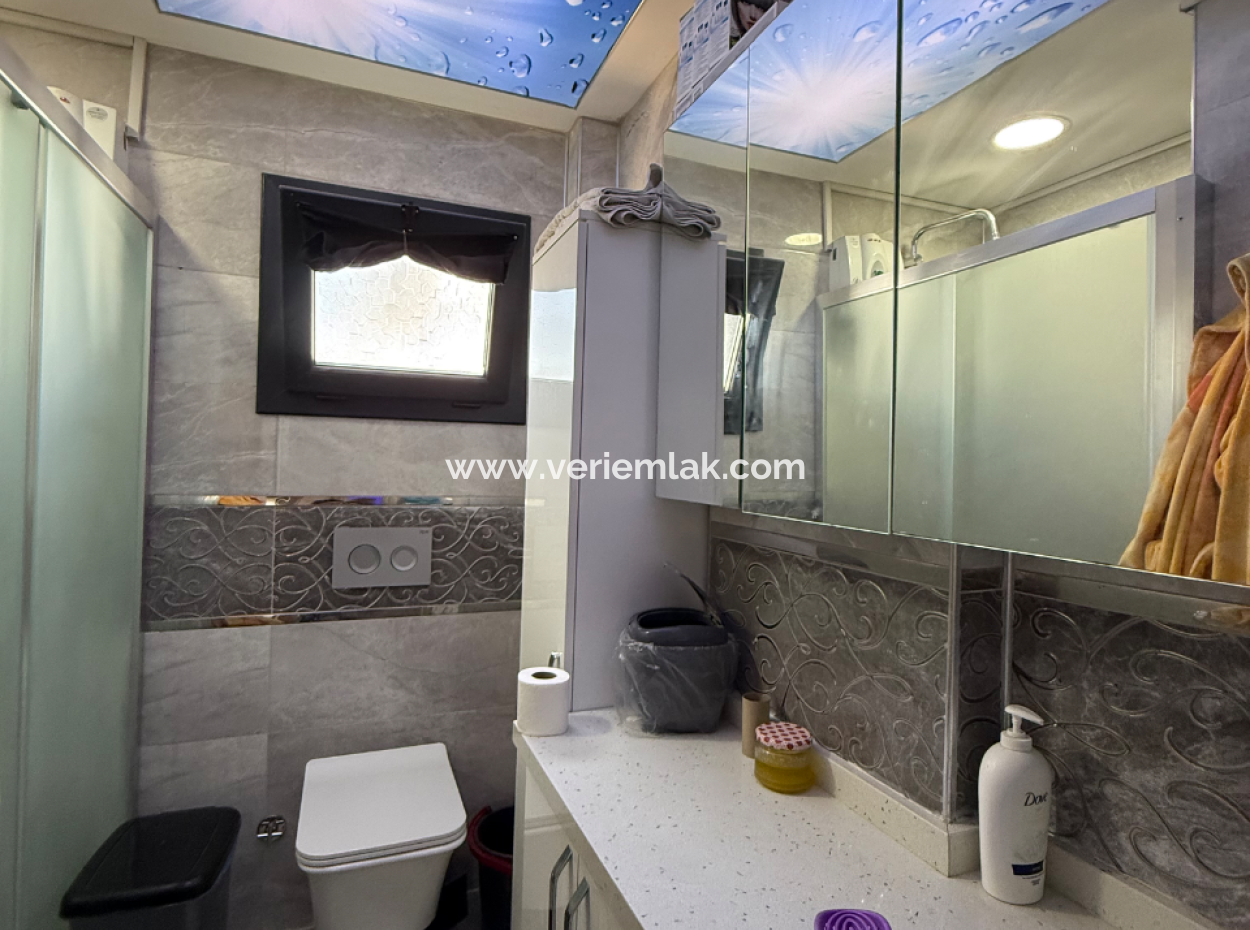 Villa Offering Comfortable And Pleasant Living Space In Seferihisar Akarca