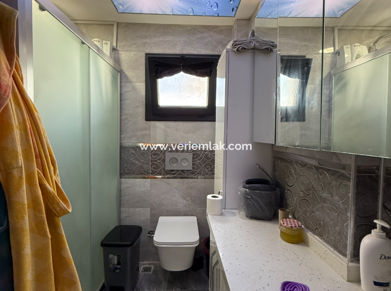 Villa Offering Comfortable And Pleasant Living Space In Seferihisar Akarca