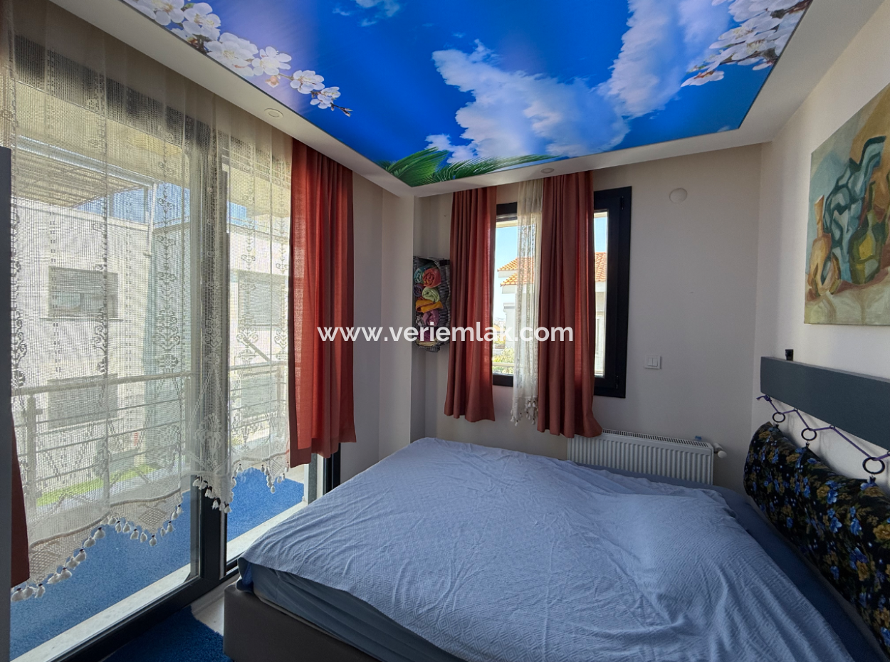 Villa Offering Comfortable And Pleasant Living Space In Seferihisar Akarca