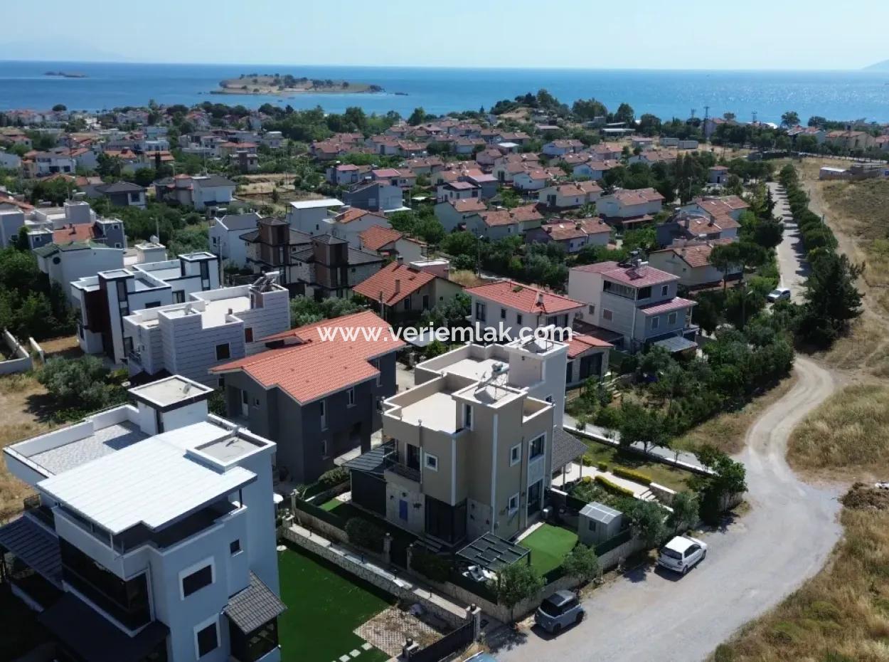 Villa Offering Comfortable And Pleasant Living Space In Seferihisar Akarca