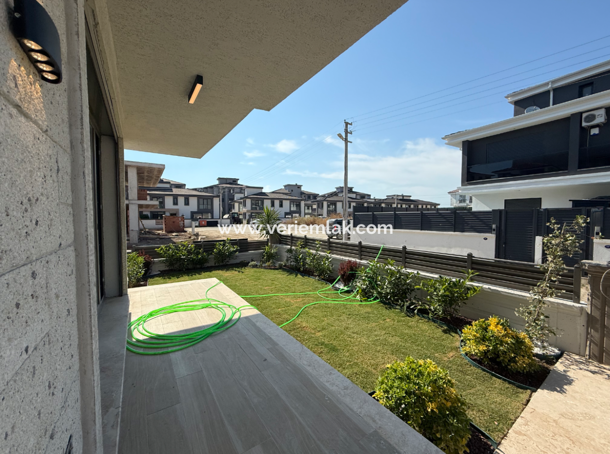 4 1 Triplex Villa In Seferihisar Camikebir District