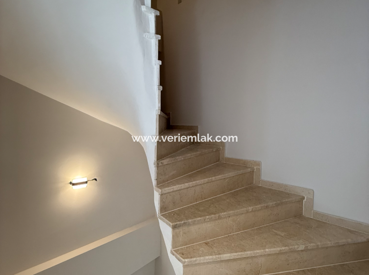 4 1 Triplex Villa In Seferihisar Camikebir District