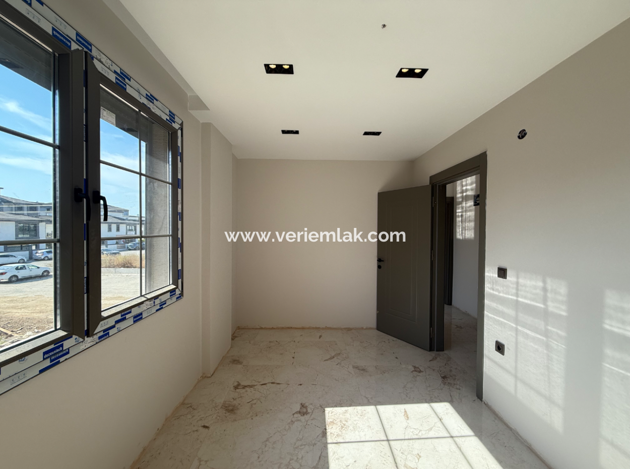 4 1 Triplex Villa In Seferihisar Camikebir District