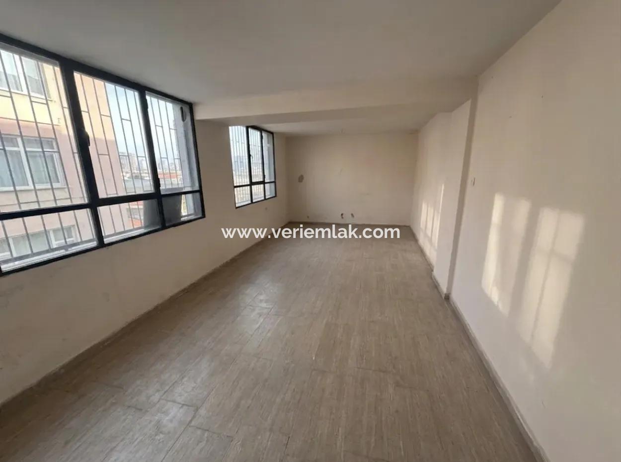 Located Very Close To The Main Street In Küçükyalı, 30 M2 Shop