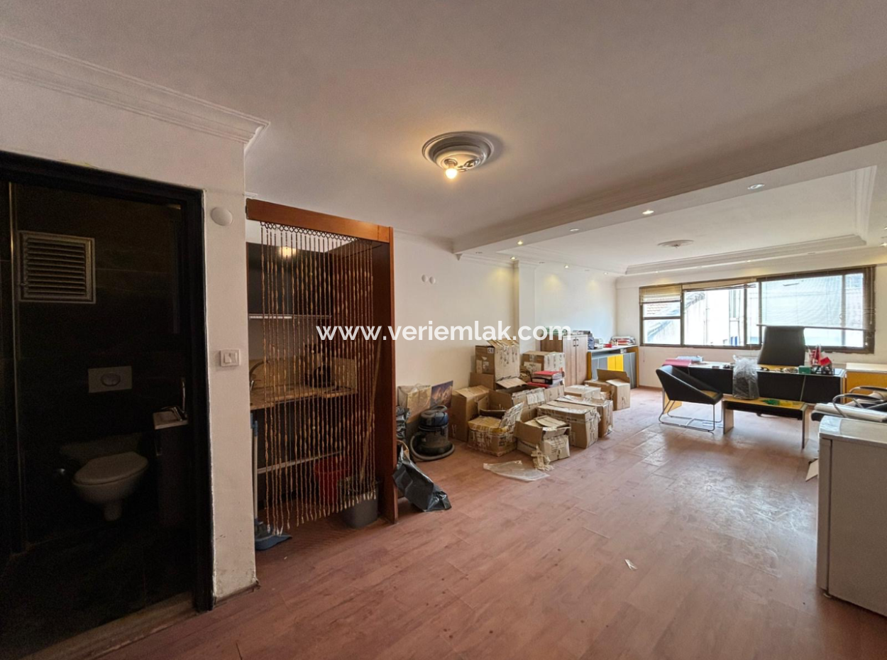 Near Alsancak Port And Station 30M2 Office For Rent