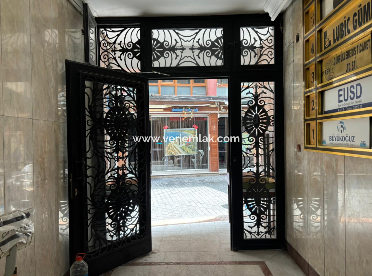 Near Alsancak Port And Station 30M2 Office For Rent