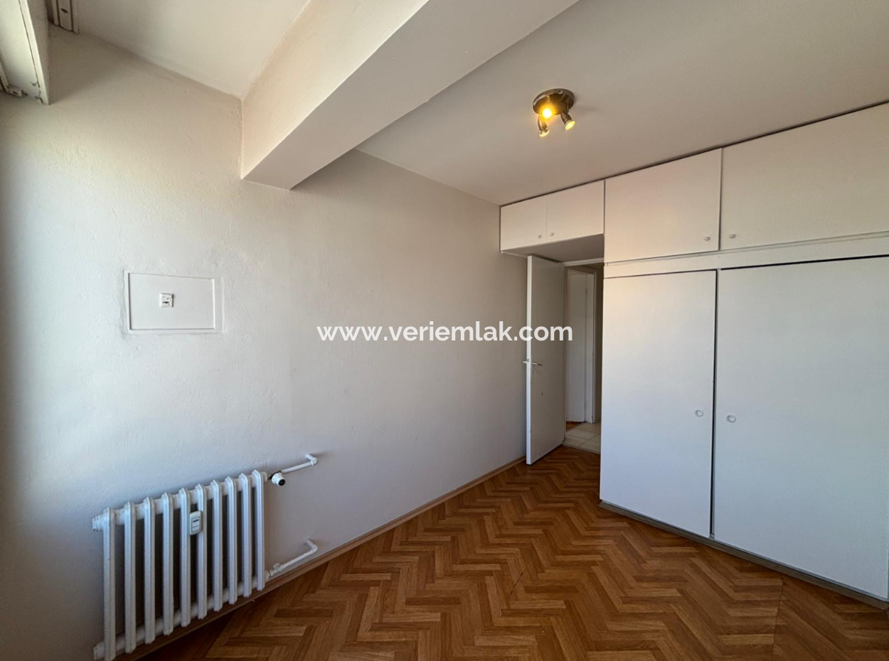 Alsancak Gazi School Opposite Open Front 3 1 Well-Kept Flat For Rent