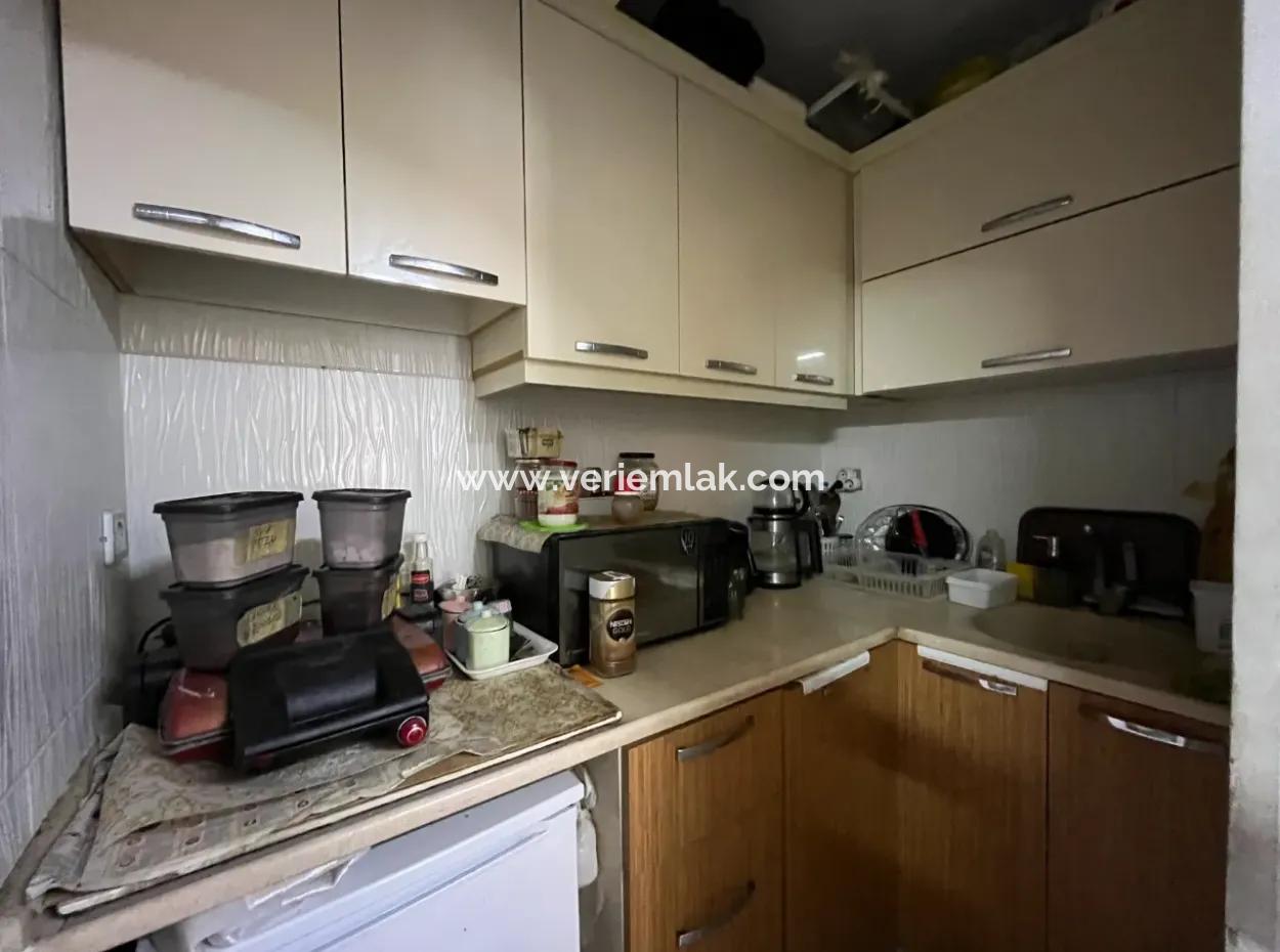 Corner Office For Rent At The Entrance Of Seferihisar Marketplace With Secretariat, 2 Rooms, Separate Kitchen And En-Suite Bathroom!
