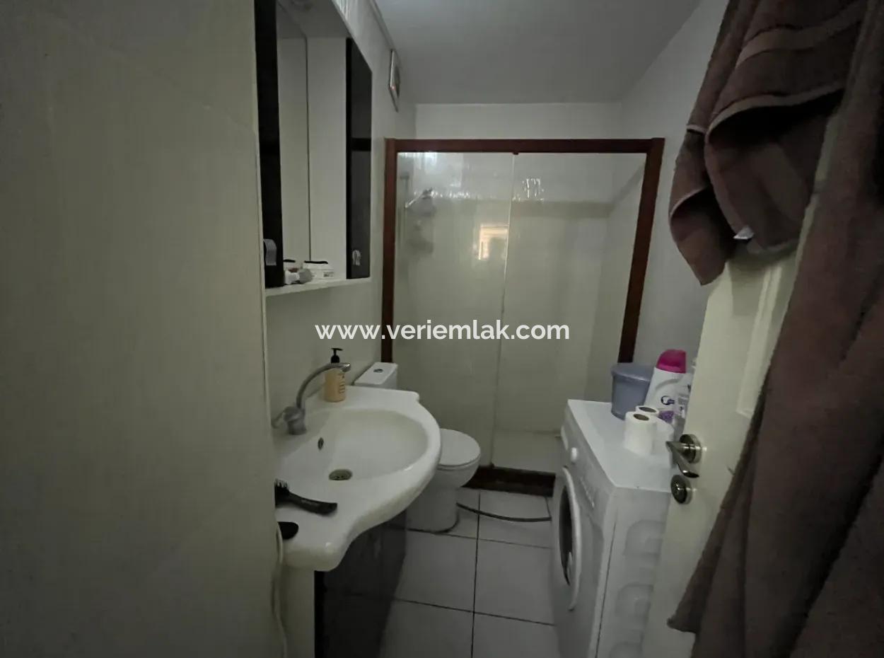 Corner Office For Rent At The Entrance Of Seferihisar Marketplace With Secretariat, 2 Rooms, Separate Kitchen And En-Suite Bathroom!