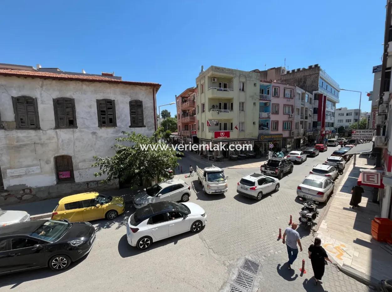 Corner Office For Rent At The Entrance Of Seferihisar Marketplace With Secretariat, 2 Rooms, Separate Kitchen And En-Suite Bathroom!
