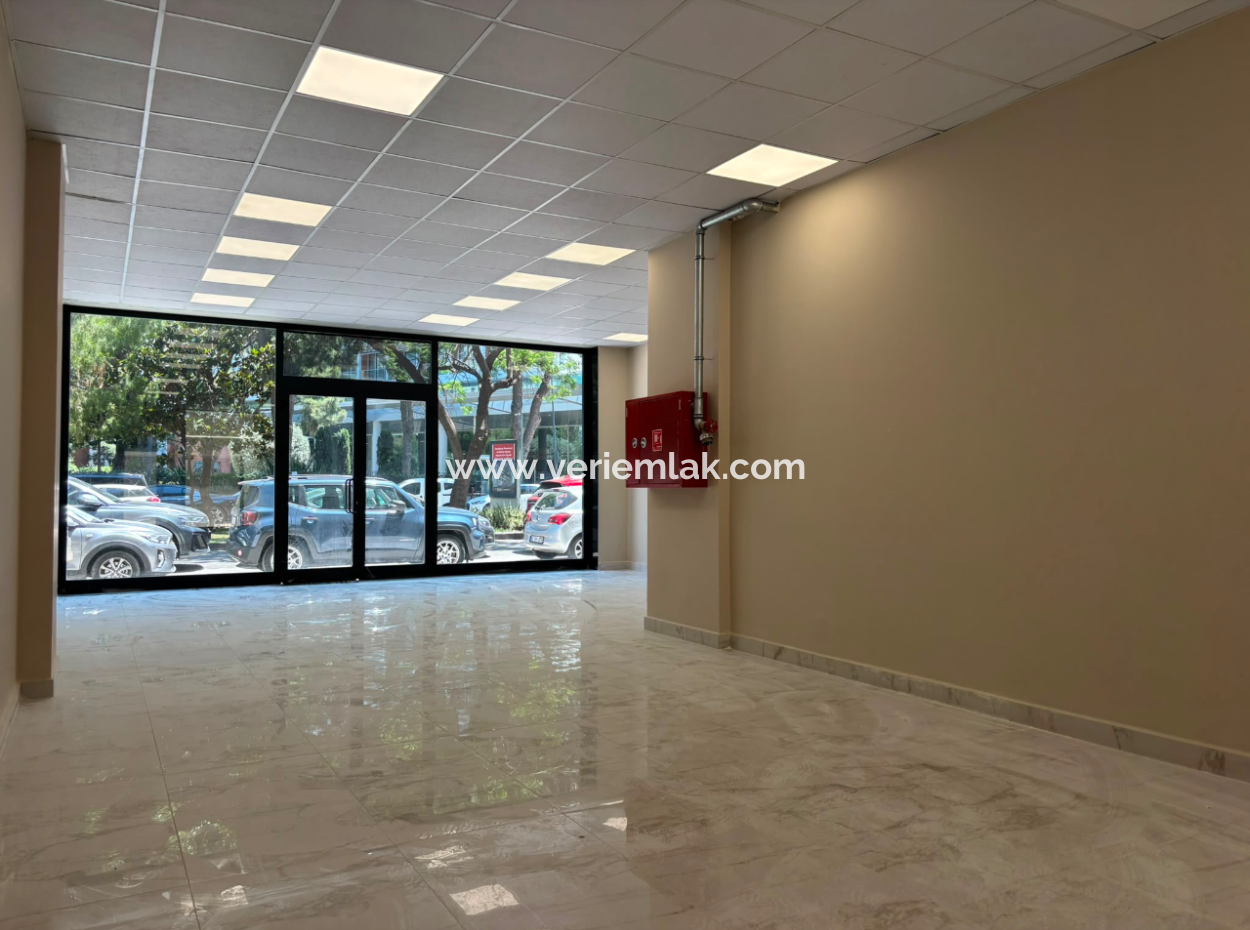 Alsancakswiss Hotel Karşisinda70M2 Free Shop For Rent With Net Wc