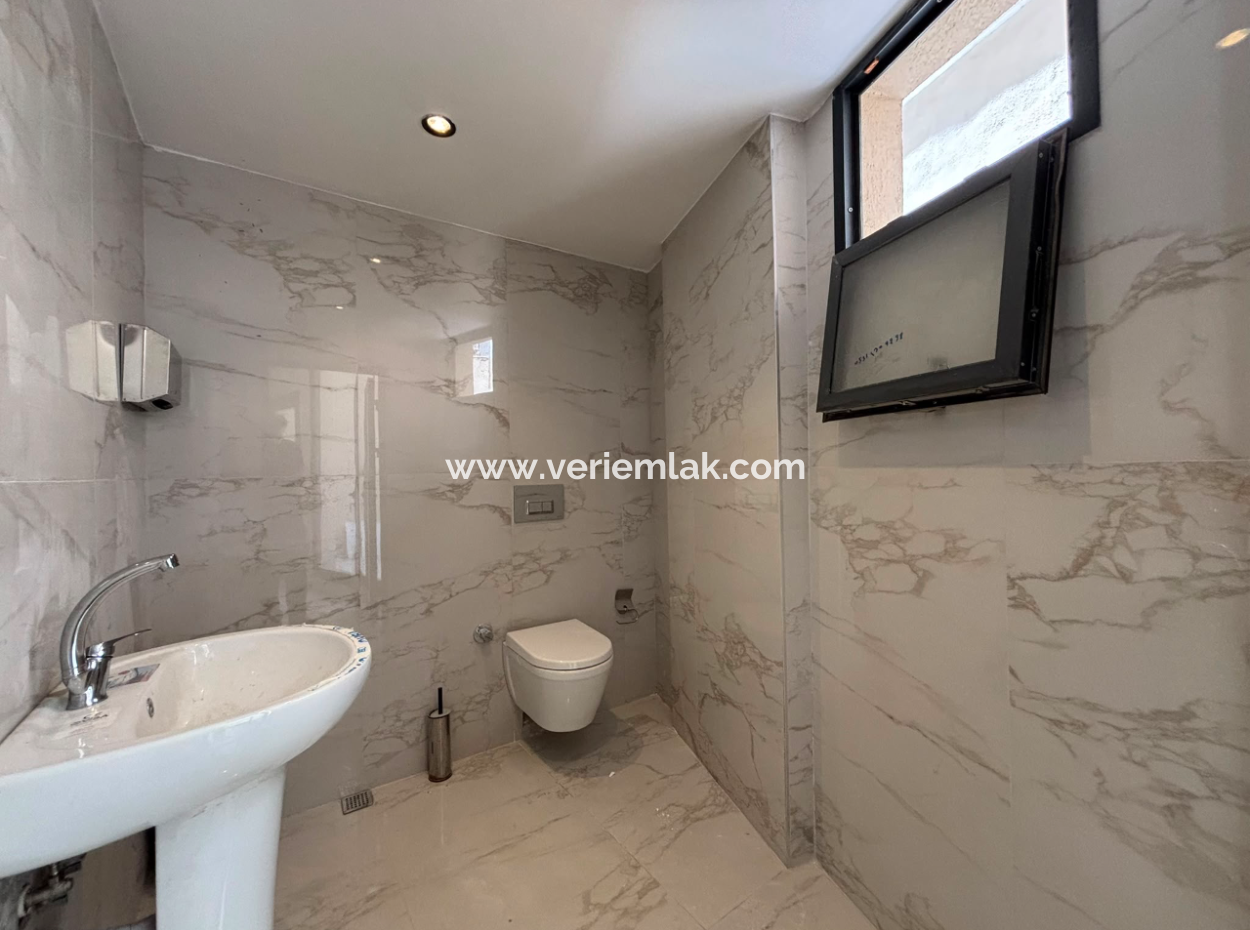 Alsancakswiss Hotel Karşisinda70M2 Free Shop For Rent With Net Wc