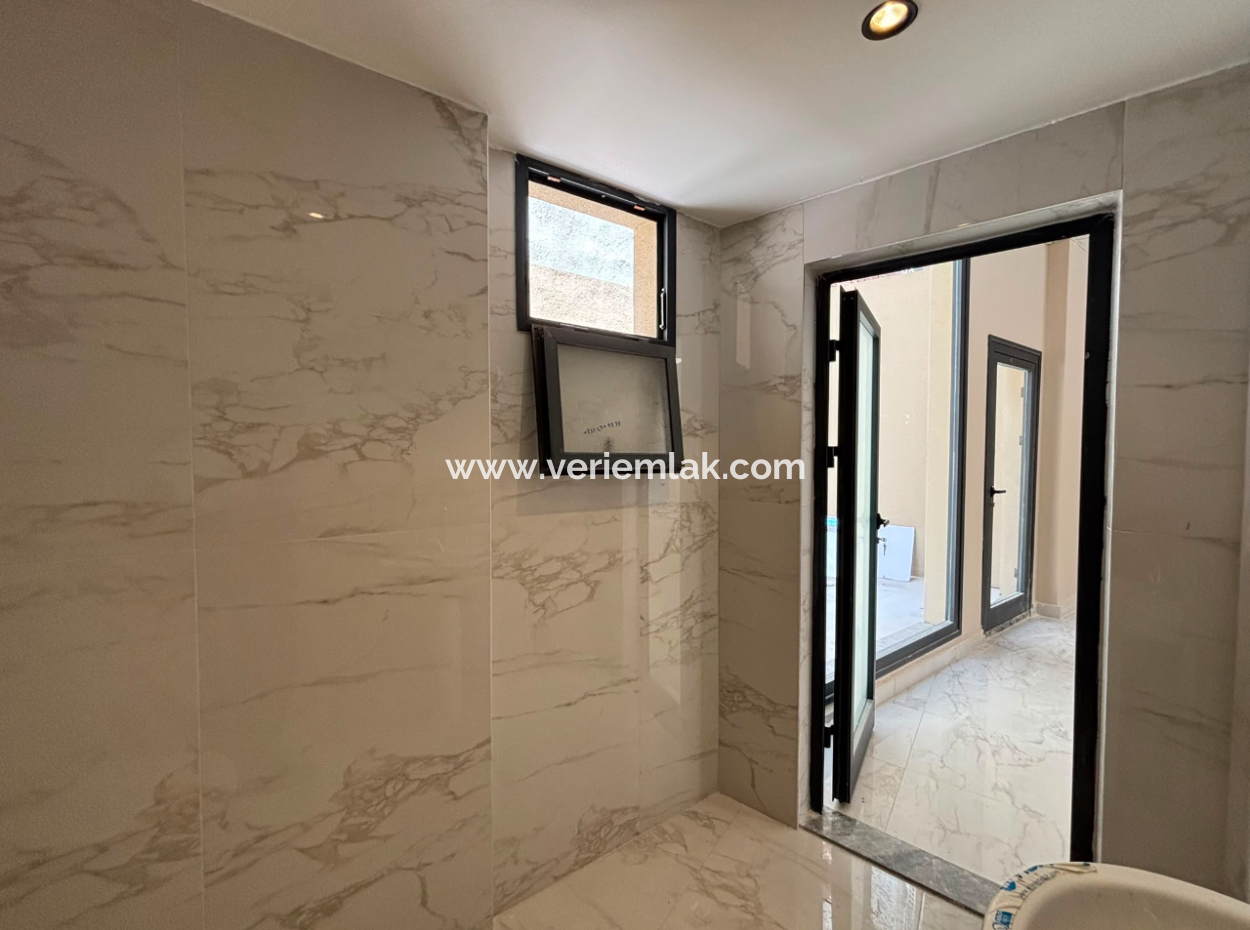 Alsancakswiss Hotel Karşisinda70M2 Free Shop For Rent With Net Wc