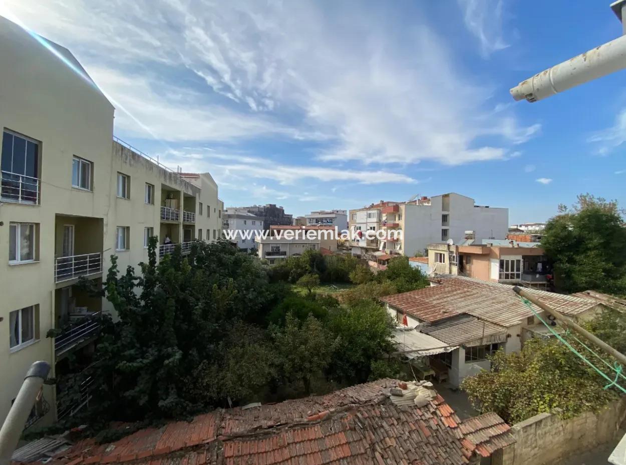 2 1 Separate Kitchen Flat For Rent In A Central Location In Seferihisar Pazaryeri