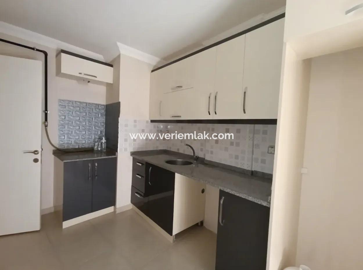2 1 Separate Kitchen Flat For Rent In A Central Location In Seferihisar Pazaryeri