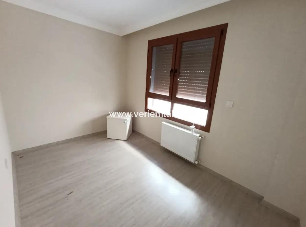 2 1 Separate Kitchen Flat For Rent In A Central Location In Seferihisar Pazaryeri