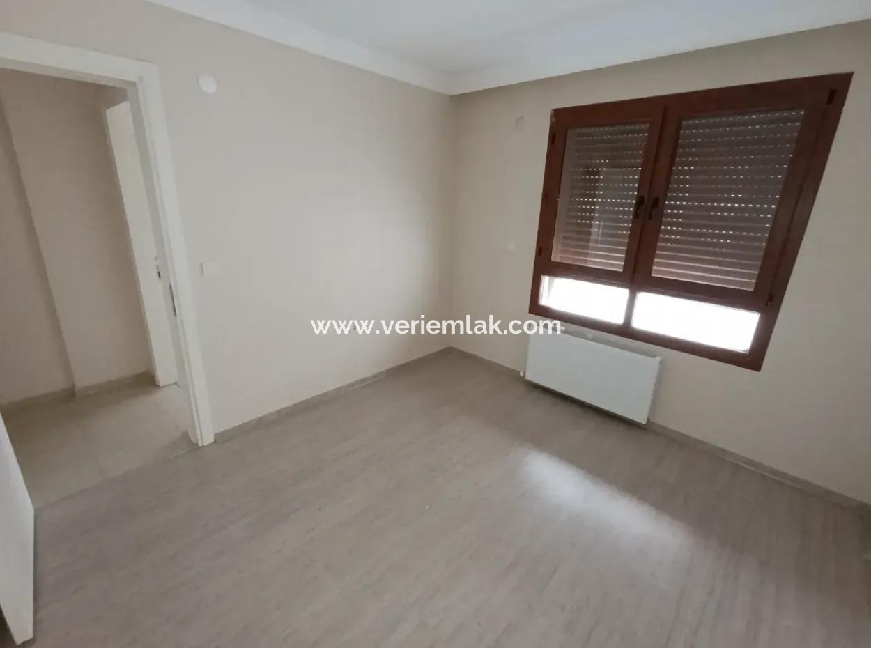2 1 Separate Kitchen Flat For Rent In A Central Location In Seferihisar Pazaryeri