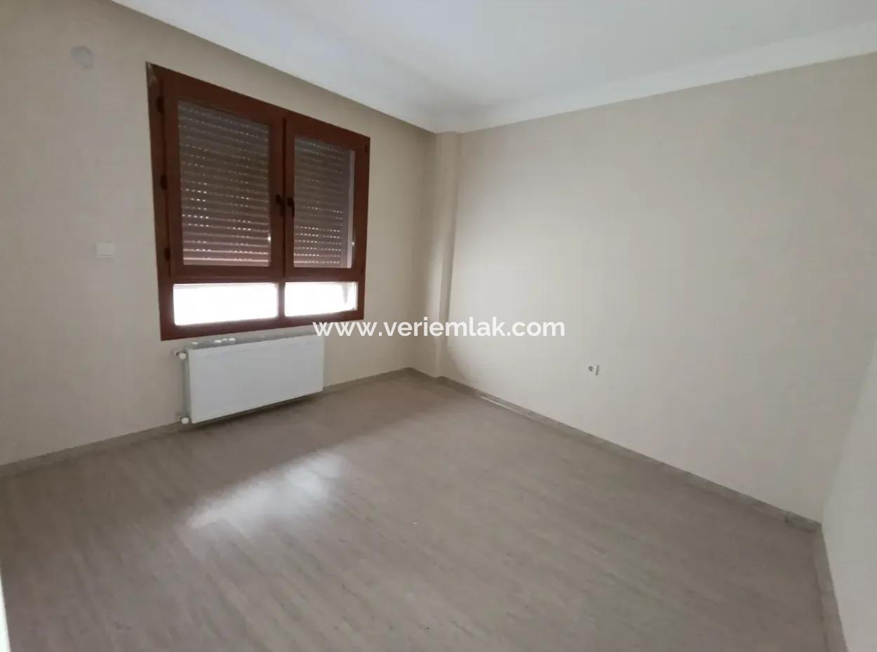 2 1 Separate Kitchen Flat For Rent In A Central Location In Seferihisar Pazaryeri