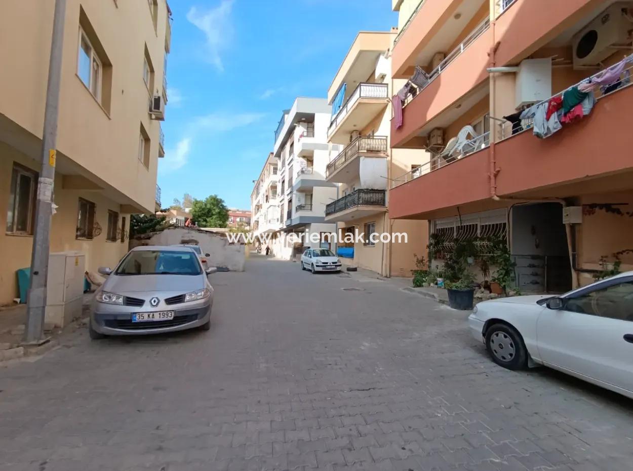 2 1 Separate Kitchen Flat For Rent In A Central Location In Seferihisar Pazaryeri