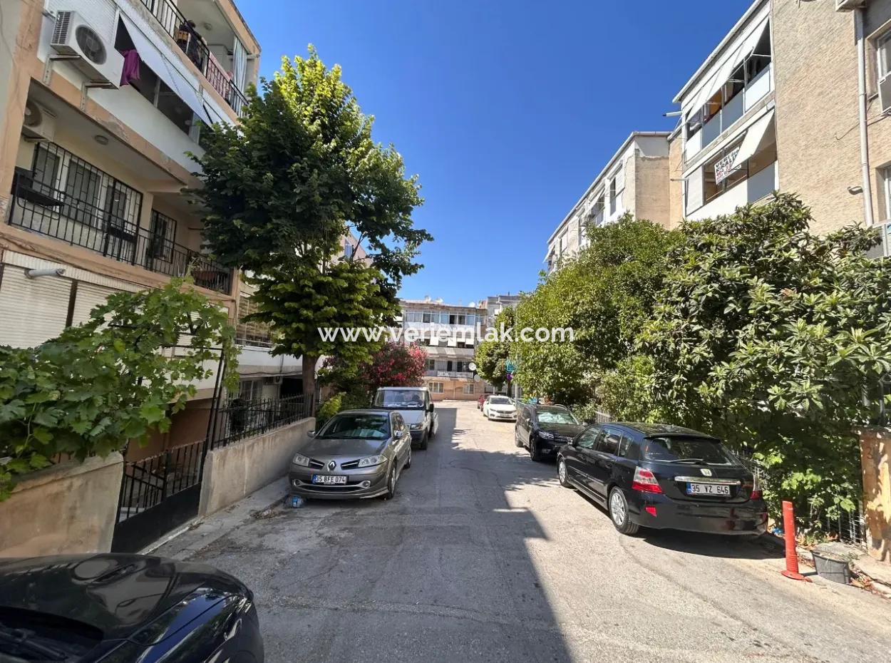 3 1 Flats With Natural Gas, Well-Maintained And Centrally Located In Buca Efeler
