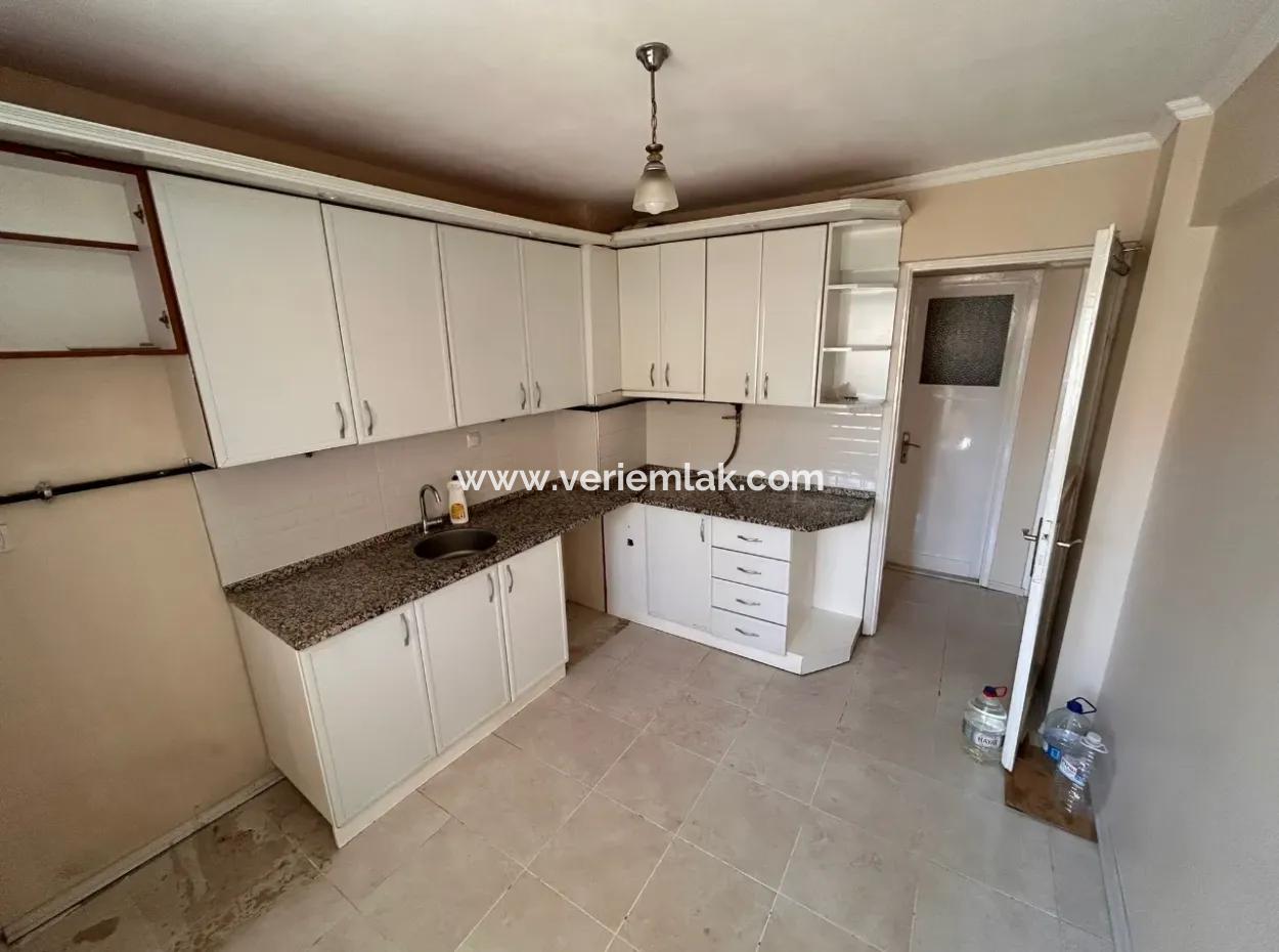 3 1 Flats With Natural Gas, Well-Maintained And Centrally Located In Buca Efeler