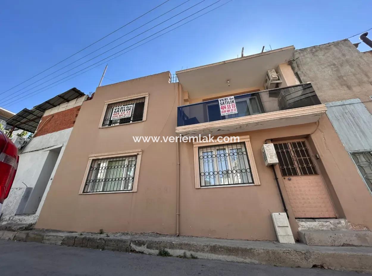 Detached Building With 2 Flats For Sale In Buca İnönü